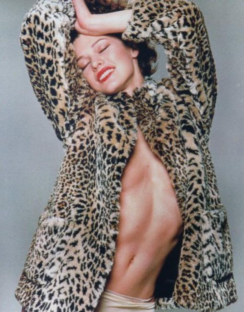 Milla Jovovich sexy in fur 8x10 glossy Photo #F003[ミラ・ジョヴォヴィッチ]