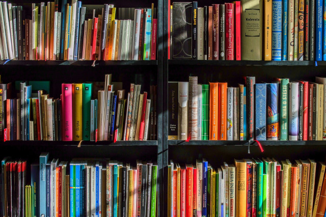 本、本棚、図書館