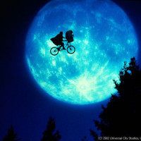 名作映画『E.T.』友情のウラに隠れたテーマを解説！37年ぶりに感動の続編も公開